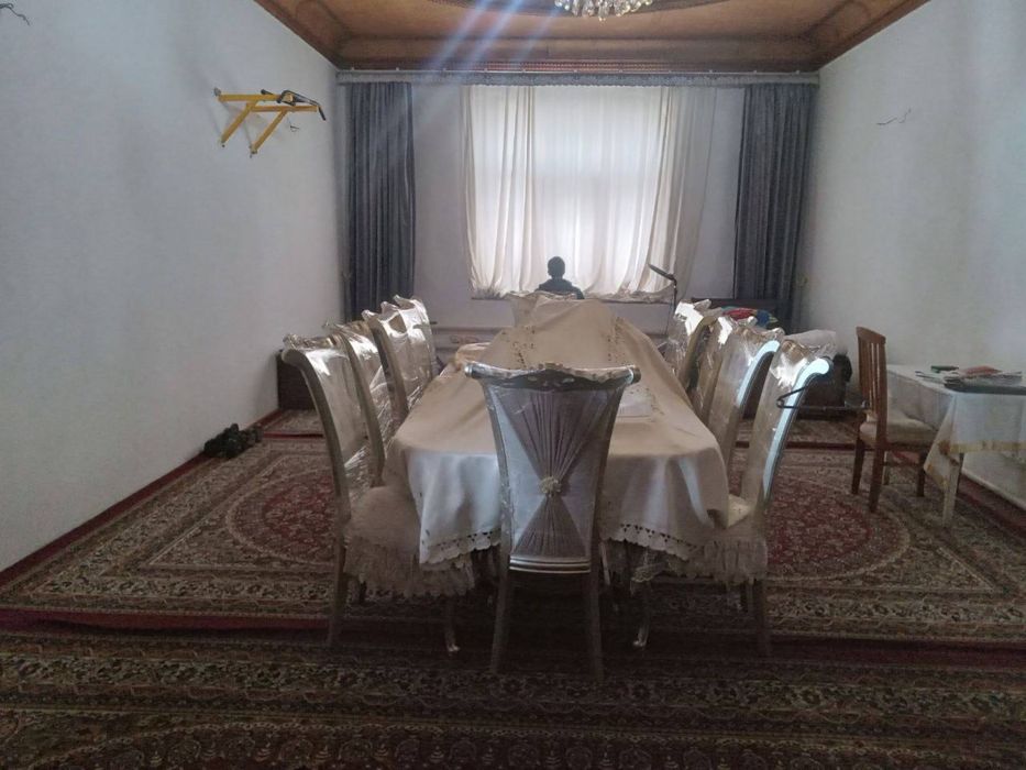 Nazarbekda uchaska, uy srochna sotiladi.