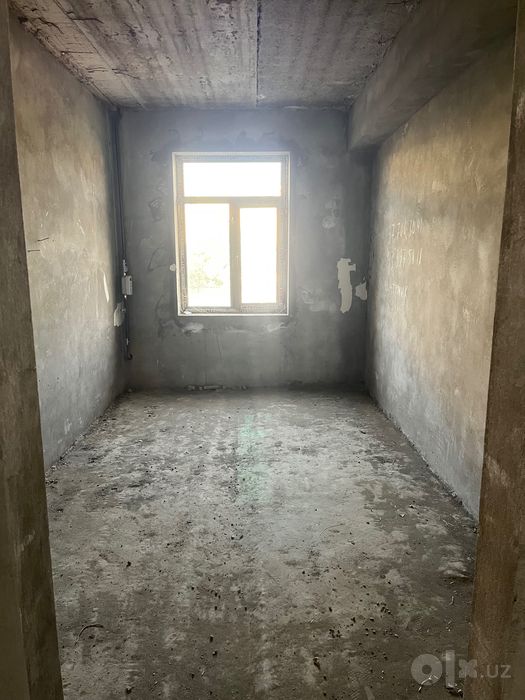 Uy sotiladi. TashGU TashPI mavzesi 106 kv metr