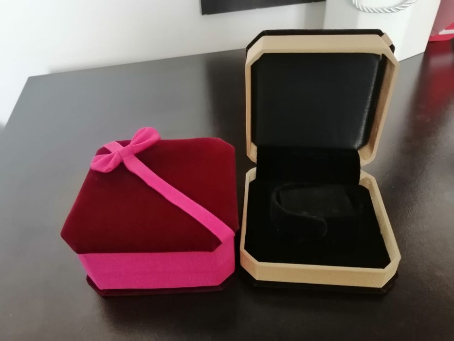 Vând cutie verighete