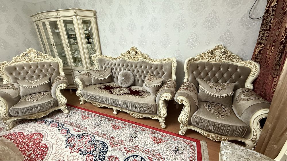 Продам 2-диван и 4-кресло разнего цвета