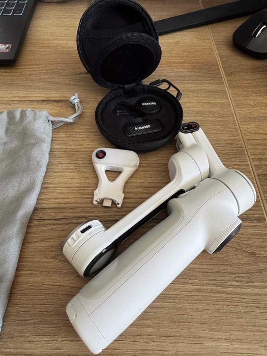 Insta360 Flow 2 Pro Arctic White + Mic Bundle + AI Tracker | Закупен от САЩ | Като нов