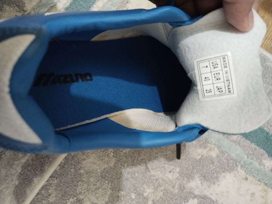 Продам бутсы футбольные