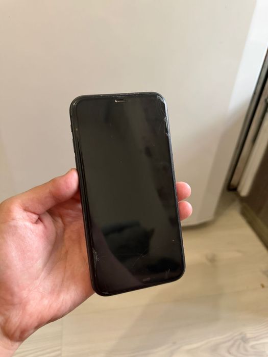 Iphone 11 64Гб черный с коробкой