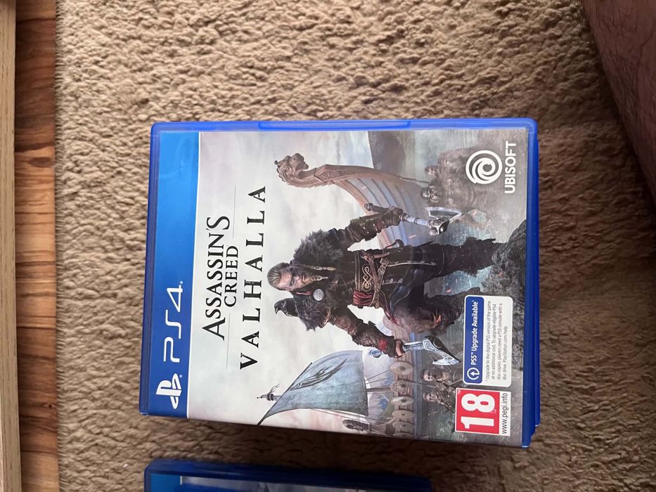 PS4 Slim 500GB + 2 контролера + 4 игри – като нова
