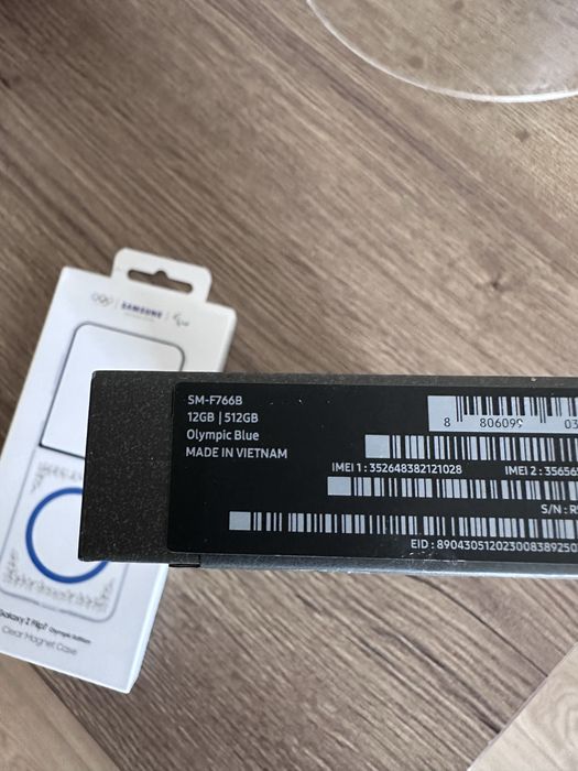 Новый. Samsung Galaxy Z Flip7 olympic Edition.