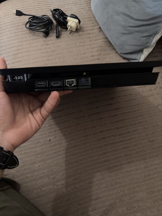 Playstation 4 с игри и 2 контролера