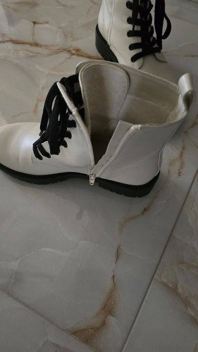 Нови зимни бежови боти