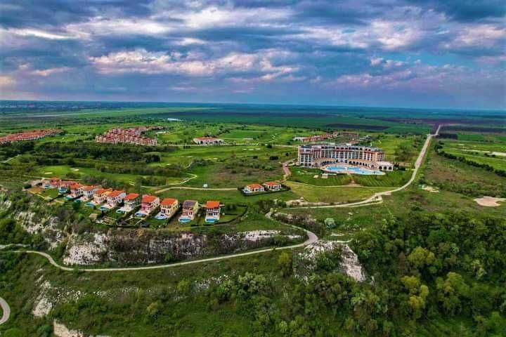 Продава се Едностаен апартамент в Балчик - 70 кв.м за 686 €/кв.м - Снимка #19