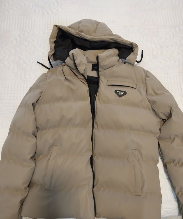 Ново бежово яке.