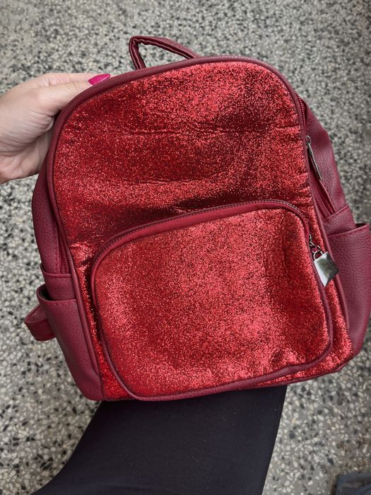 Червена дамска раница