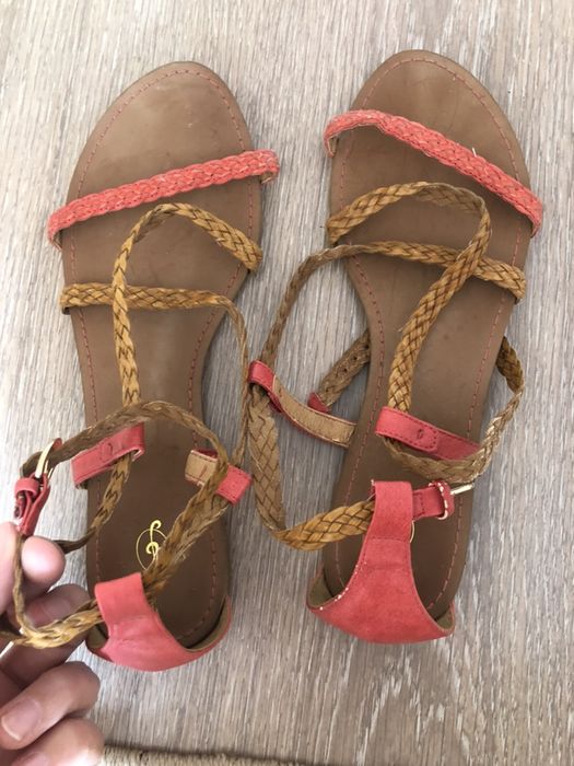 Продам босоножки