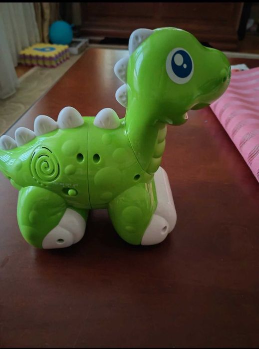 Jucarie dinozaur dansator