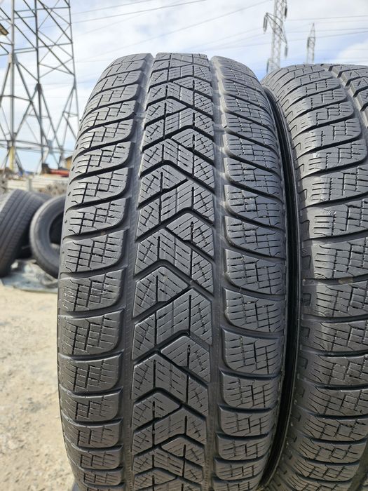 Vând anvelope iarna 215/65r17 215/65r17 PIRELLII