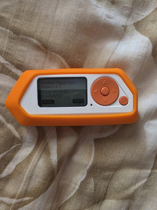 Flipper Zero Nou, Desigilat, vine cu husă și cablu