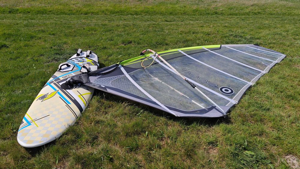 Placă Windsurf F2 Vegas 136L + Fină – 520 € și placă începători +vela
