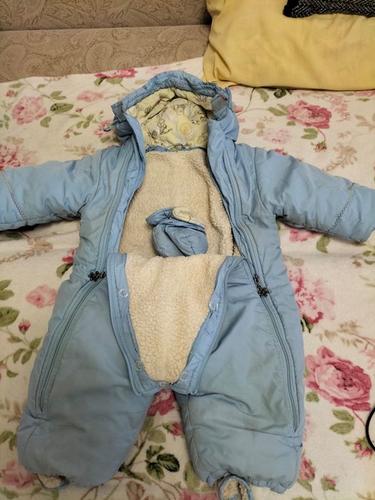 Продам конверты,комбинезоны на выписку