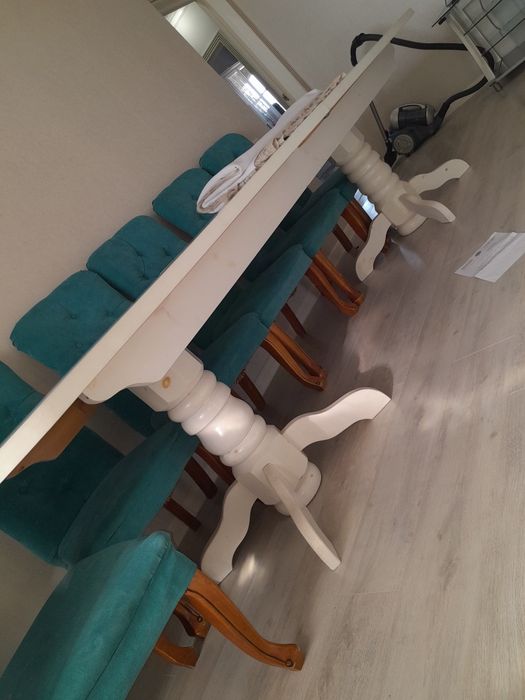 Стол для гостинной