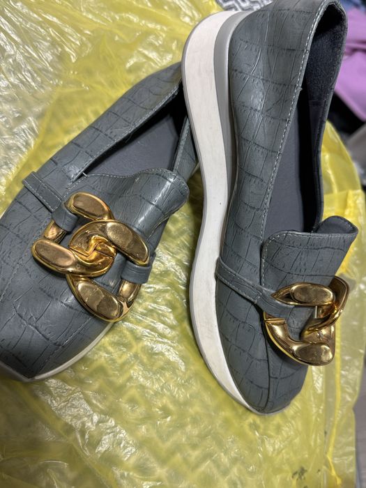 Продаються женские мокасимы