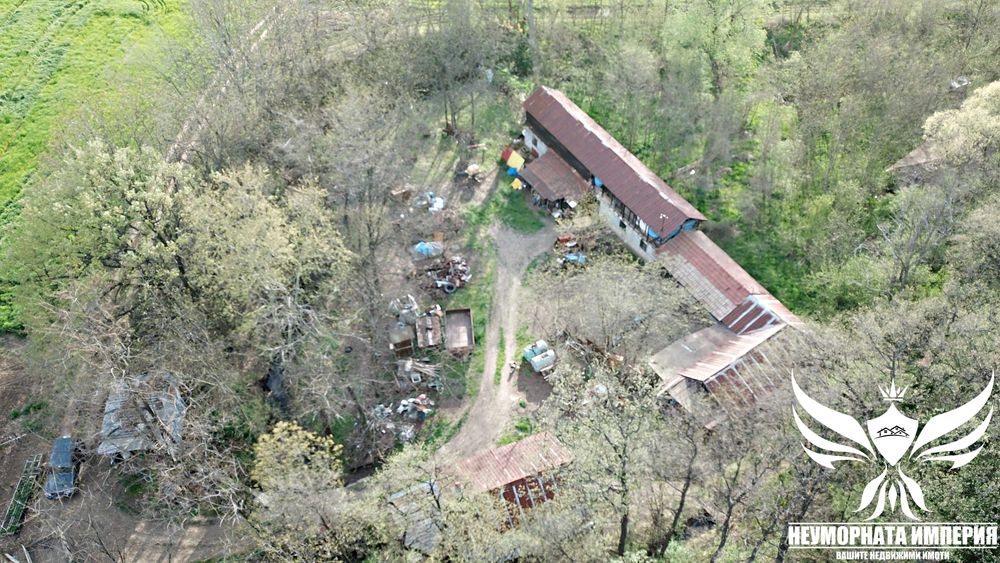 Продавам ферма и селскостопански сгради 320РЗП в имот 980кв с.Козаново