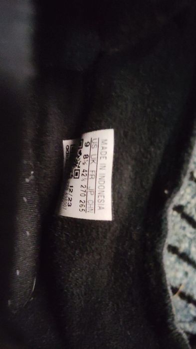 Pantofi sport Adidas special concepuți pentru jocul pe teren sintetic