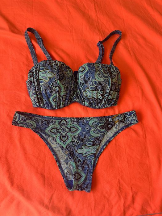 Chantelle , Triumph 34D , 75D,  горнища и долнища М