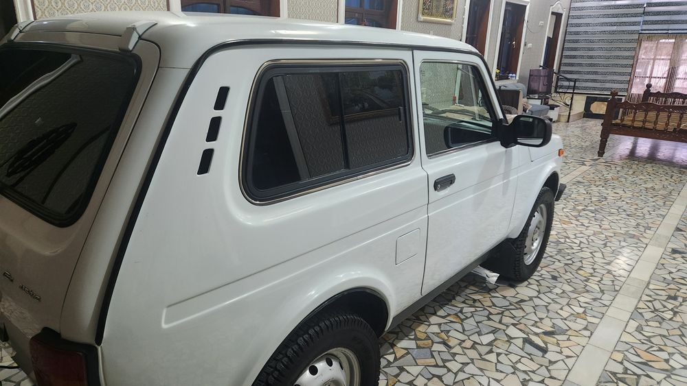 Нива автомашинаси сотилади