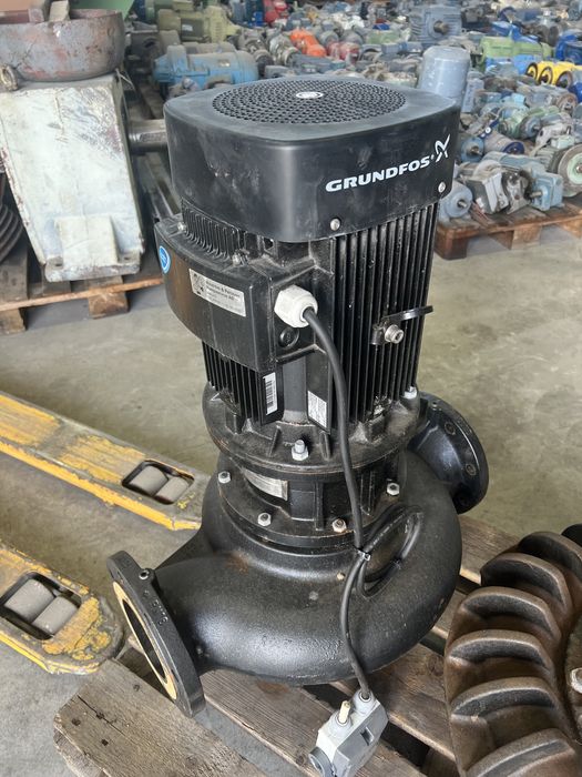 Центробежна водна помпа Grundfos Q 140 H 10