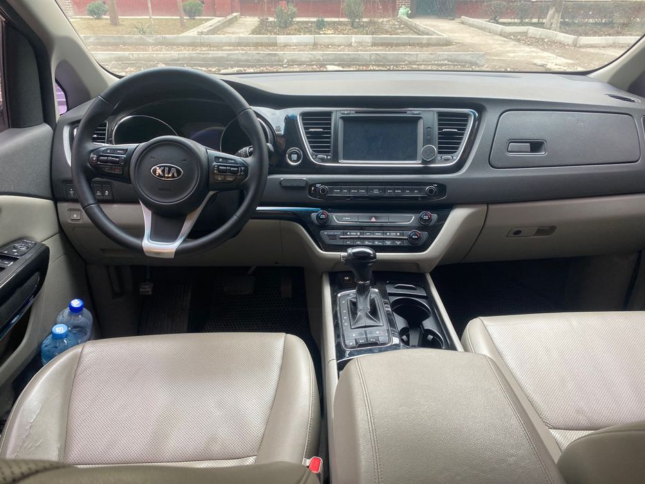 Продается KIA Carnival