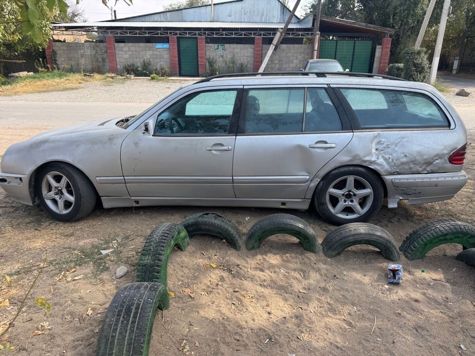 Mercedes Benz E270