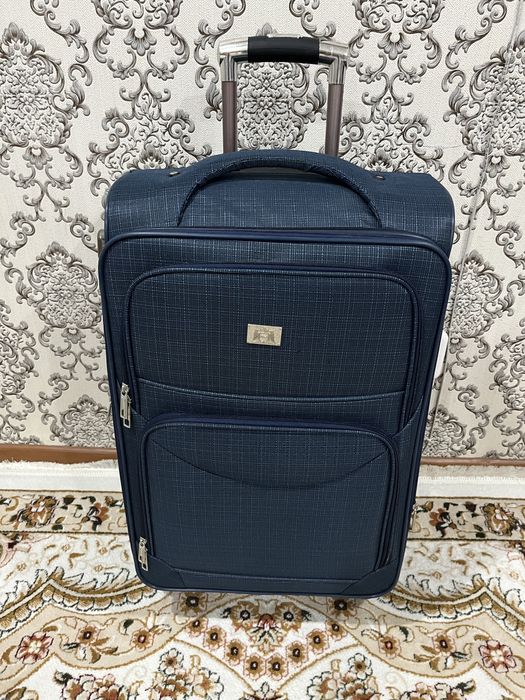 Продам чемодан дорожный