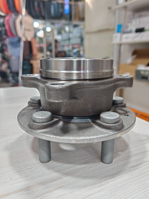 Амортизаторы, ступичные подшипникина и чашки для BYD