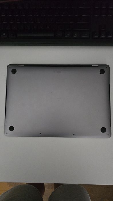 Vând macbook pro 13 inch i5 256gb 8gb ram pt piese