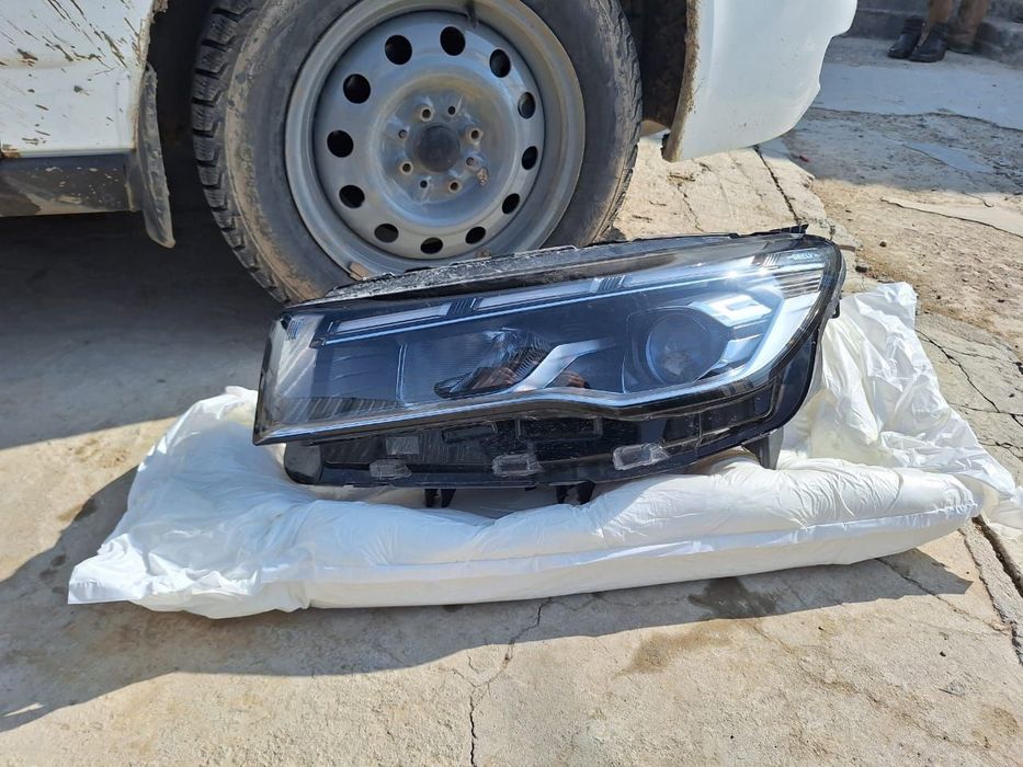 Левая фара на Джилли (Geely)