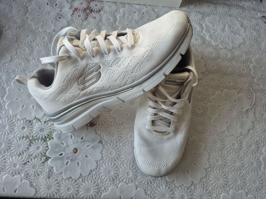 SKECHERS mărimea 39 și 40