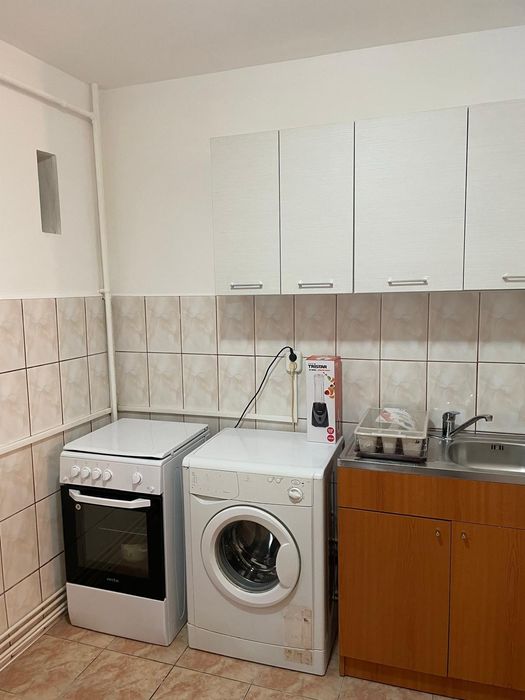 Închiriez garsoniera