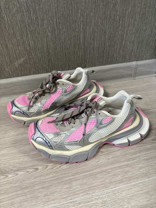 Продам кроссовки