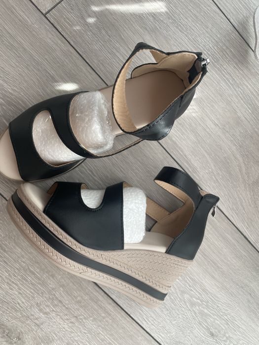 Vand sandale marime 35