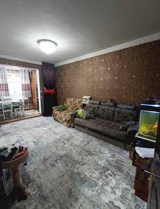 Продается двух комнатная квартира рядом со станцией метро яшнобад