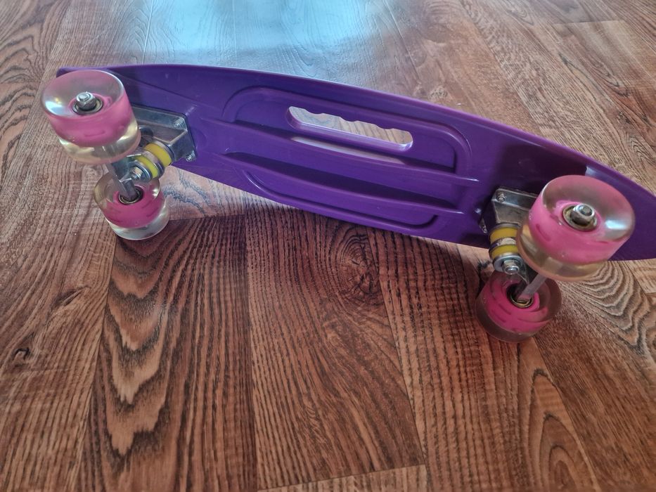 Продам новый скейт.