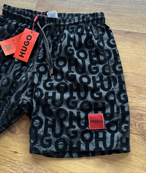 Мъжки,черни,шушлекови шорти Hugo BOSS с вътрешна мрежеста подплата