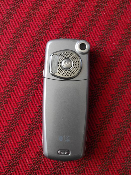Telefon  Motorola cu taste în perfectă stare de funcționare.