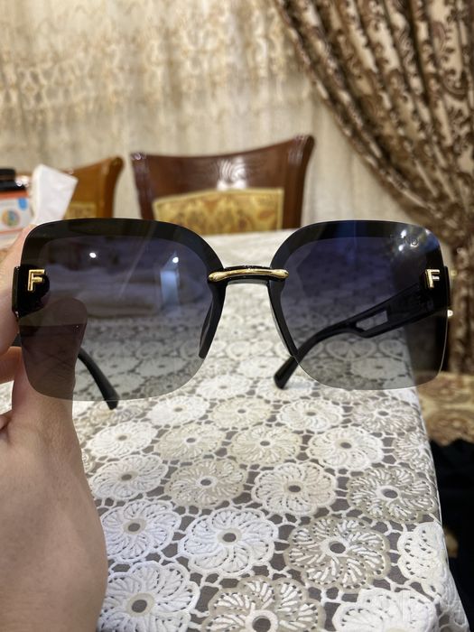 Продаю очки от бренда Fendi