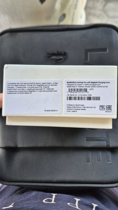 Продам наушники airpods pro оригинал