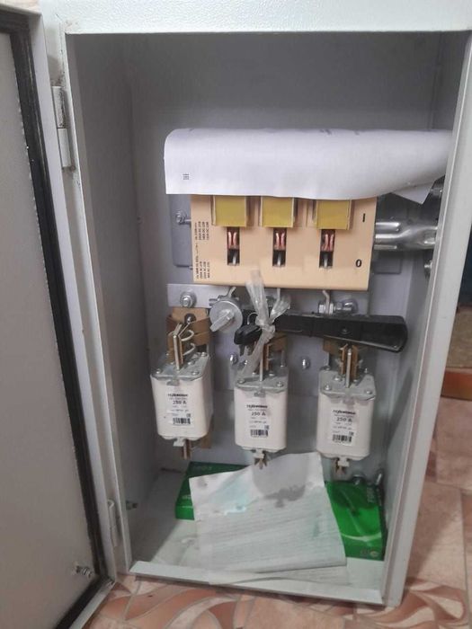 продам рубильник электрический новый