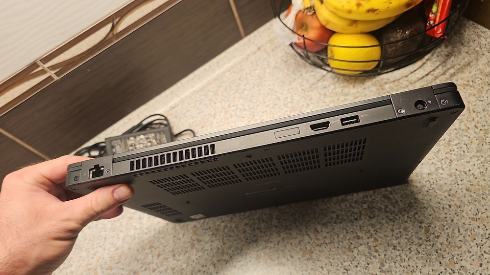 DELL latitude 5490 core i5 gen 8,Ram 8gb DDR4, SSD 256gb.F HD 14