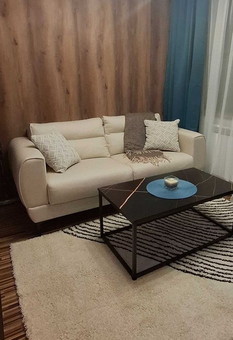 Продавам разтегателен диван с ракла