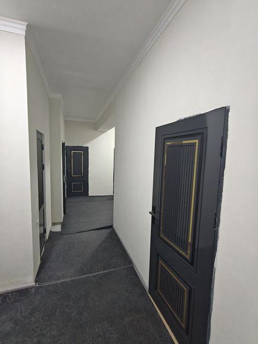 Kvartira bor 3 xonali dom 3-etaj yangi