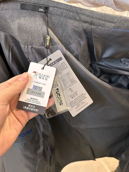 Продаю костюм новый