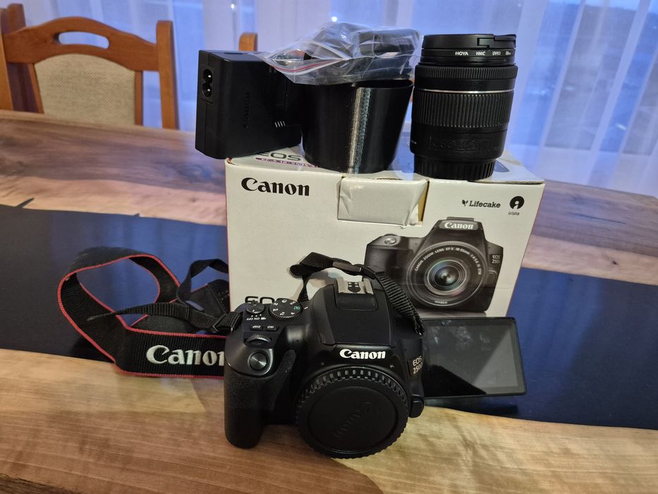 DSLR Canon eos 250D + обектив 18-55 китов пълен комплект