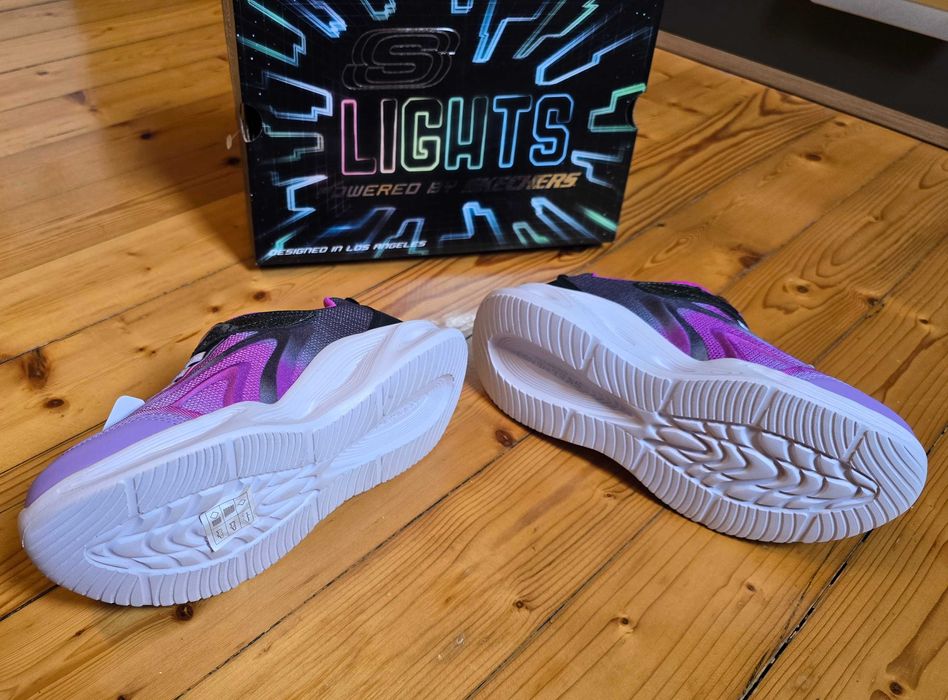 Светещи маратонки Skechers